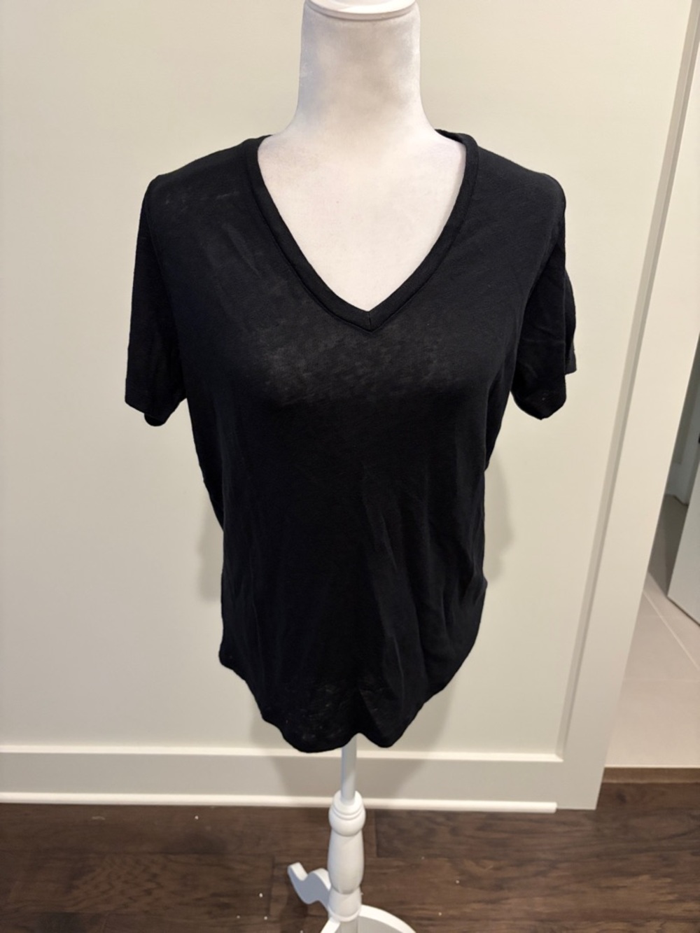 New With Tags Vineyard Vines Linen V-Neck T Shirt Sz M